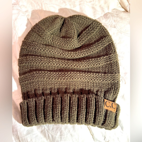 CC Slouch Adult Beanie Hat - Picture 1 of 4